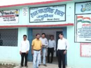 कलेक्टर ने किया शासकीय माध्यमिक शाला का औचक निरीक्षण