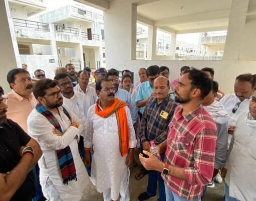 सांसद ने इमलीखेड़ा पीएम आवास योजना का किया निरीक्षण