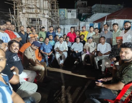 पुलिस और जिला प्रशासन के अधिकारियों की हिंदुवादी संगठन के प्रतिनिधियों के साथ हुई बैठक,आज नहीं रहेगा बंद