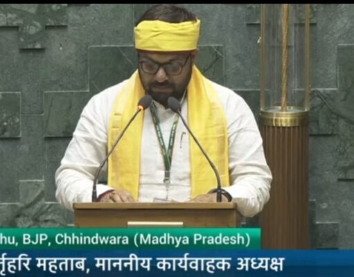 मैं बंटी विवेक साहू ईश्वर की शपथ लेता हूॅं…..