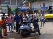 छिंदवाड़ा में इलेक्ट्रिक स्कूटर में लगी आग वीडियो देखें …