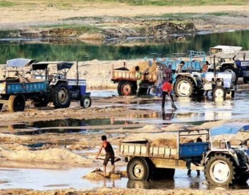 वर्षाकाल में रेत खदानों में लगी रोक,ड्रोन से होगी भंडारण की जांच …