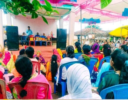 पेसा जिला समन्वयक ने ग्राम गड़िया में 21 ग्राम के ग्रामसभा अध्यक्षों को बताये उनके अधिकार