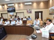 सीएम से की ग्रामीण ने शिकायत कलेक्टर ने किया निलंबित