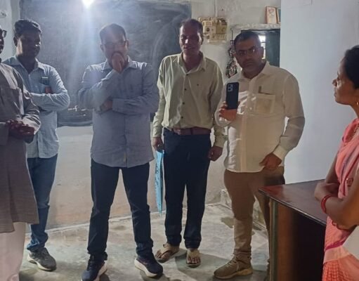 कांग्रेस के विधायकों ने की वन रक्षक के परिजनों से भेंट