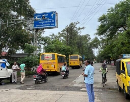 3 स्कूल वाहन बिना परमिट, फिटनेस व बीमा के संचालित पाये जाने पर किये जप्त