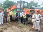 खनिज रेत का अवैध रूप से उत्खनन पाए जाने पर एक वाहन जप्त