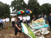 किसानों के लिए वरदान साबित हो रही धान ट्रांसप्लांटर मशीन….