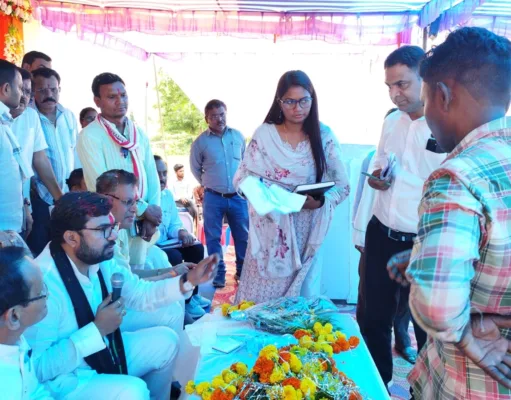 सांसद ने किया ग्रामीणों से सीधा संवाद…