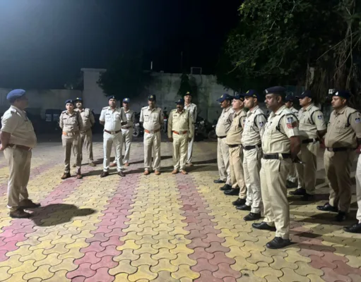 एक रात्रि में 116 वारंटियो को पुलिस ने किया गिरफ्तार