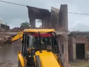 Chhindwara:दुष्कर्म के आरोपी के घर पर चला प्रशासन का बुलडोजर