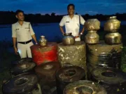 आबकारी टीम ने जप्त की अवैध शराब