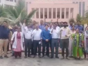 कोलकाता में प्रशिक्षु डॉक्टर के साथ हुई घटना के विरोध में मेडिकल कॉलेज में विरोध प्रदर्शन