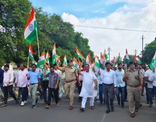 हर घर तिरंगा अभियान : कलेक्टर के नेतृत्व में भव्य तिरंगा यात्रा का हुआ आयोजन