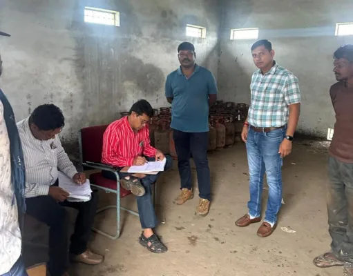 बिना अनुमति चल रहा था गैस गोदाम 409 गैस सिलेण्डर जप्त