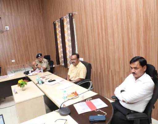 संभागीय आयुक्त ने ली समीक्षा बैठक