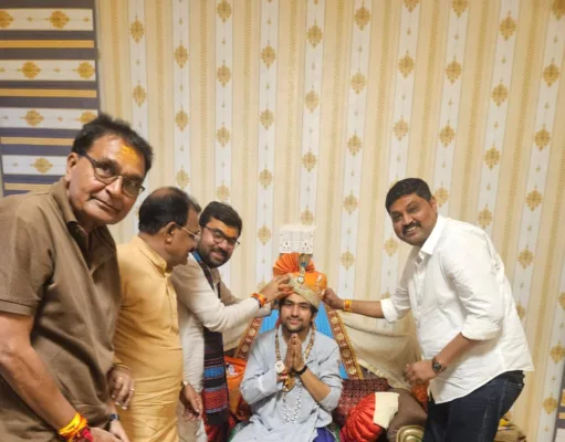 सांसद बंटी विवेक साहू ने हनुमान भक्त पंडित धीरेंद्र शास्त्री बागेश्वर धाम से लिया आशीर्वाद