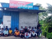 बेरडी शराब दुकान के सामने धरने पर बैठे ग्रामीण…