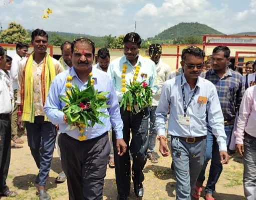 5 साल बाद मिले नियमित शिक्षक ग्रामीणों ने किया स्वागत