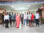 जुनारदेव में एकलव्य आवासीय विद्यालय के छात्रों ने की हड़ताल