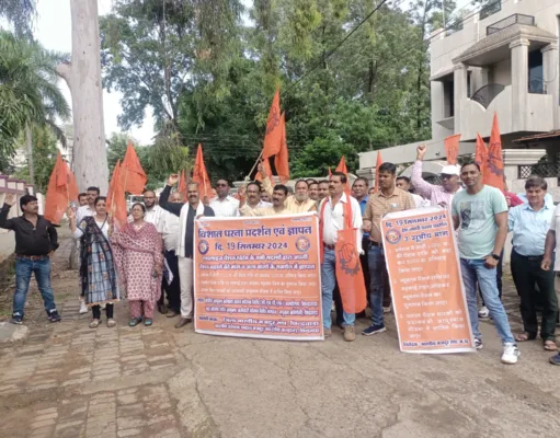 क्षेत्रीय आयुक्त कोयला खदान एवं सहायक आयुक्त भविष्य निधि छिन्दवाड़ा को सौंपा ज्ञापन