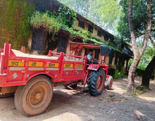 अवैध रेत का परिवहन करते एक ट्रैक्टर ट्राली जप्त