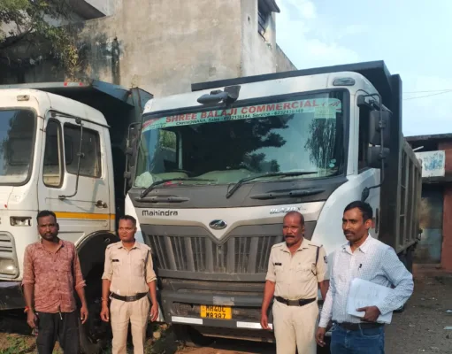 रेत का अवैध परिवहन करते हुए डंफर जप्त