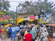 थाना कोतवाली, यातायात पुलिस एवं नगर निगम की टीम ने हटाया अतिक्रमण