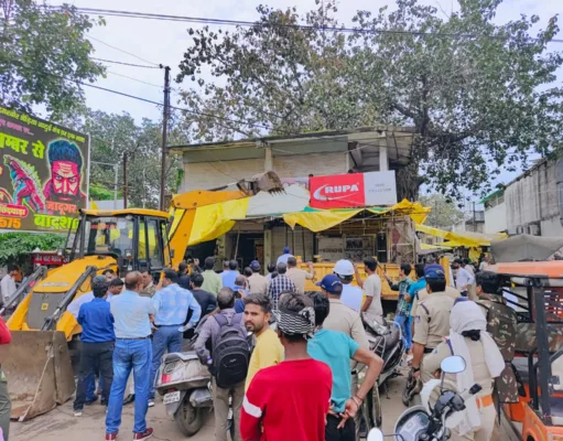 थाना कोतवाली, यातायात पुलिस एवं नगर निगम की टीम ने हटाया अतिक्रमण