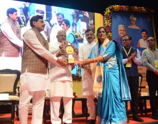 छिन्दवाड़ा के शिक्षक बने राज्य गौरव : राज्यपाल पुरस्कार से सम्मानित