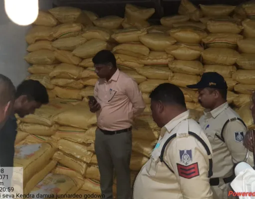 अवैध उर्वरक भंडारण पर पुलिस प्राथमिकी दर्ज