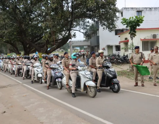 छिंदवाड़ा महिला पुलिस बल ने शहर में निकाली बाइक रैली..