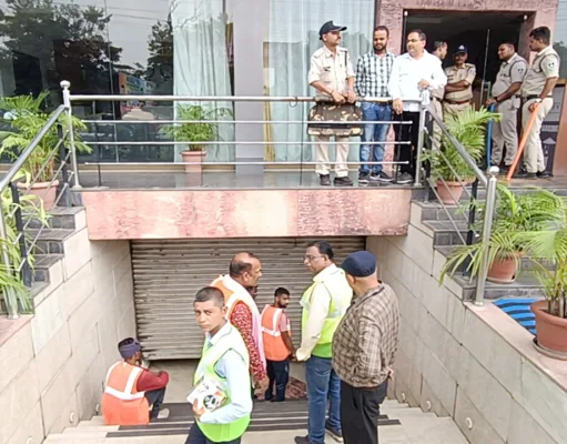 रसूखदारों पर गिरी गाज तो एक हुए नेता….