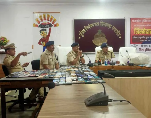 छिंदवाड़ा पुलिस का दीपावली गिफ्ट, मालिकों को लौटाए गुम हुए 251मोबाइल….