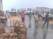 छिंदवाड़ा कृषि उपज मंडी में सैकड़ों क्विंटल अनाज पानी में बहा