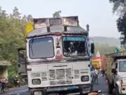 अनियंत्रित ट्रक ने मचाया तांडव,एक की मौत 4 घायल