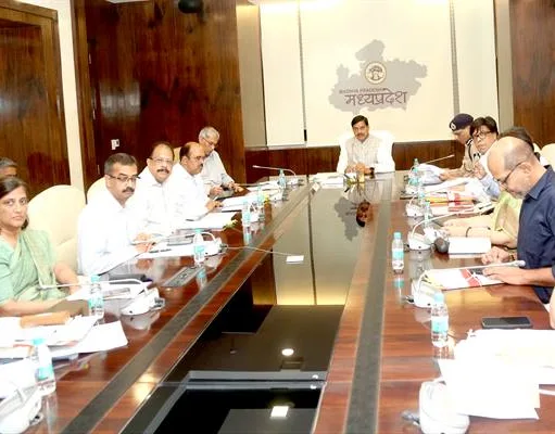विद्युत महाप्रबंधक सहित 11 अधिकारी और कर्मचारी निलंबित