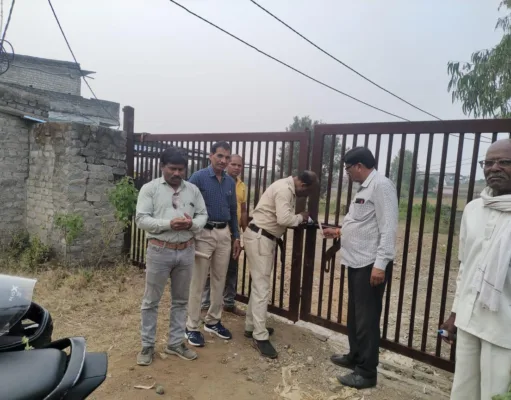 ब्रिक्स फैक्ट्री पर प्रशासन ने जड़ा ताला …