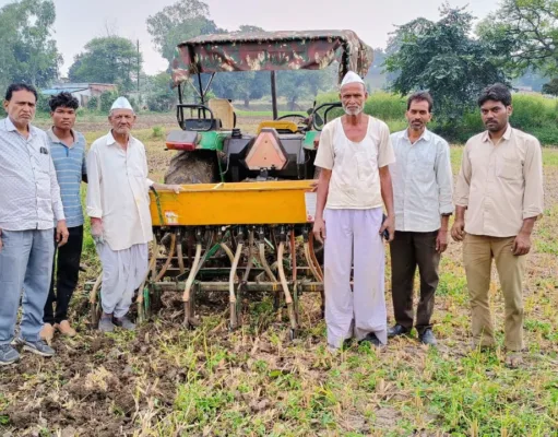नवीन तकनीकों से हो रही गेहूं की बुवाई…