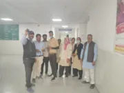 आउटसोर्स अस्थाई कर्मचारियों ने काली पट्टी बांधकर जताया विरोध