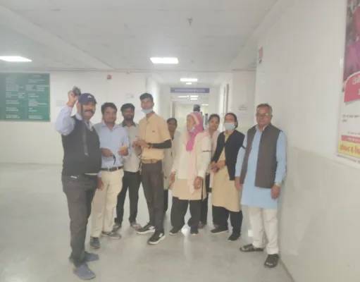 आउटसोर्स अस्थाई कर्मचारियों ने काली पट्टी बांधकर जताया विरोध