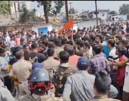 युवक के द्वारा मूर्ति तोड़ने पर हुआ बवाल…