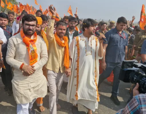 बागेश्वर धाम की सनातन हिंदू एकता पदयात्रा में शामिल हुए सांसद बंटी विवेक साहू