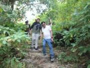 पैदल चलकर व्यू पाइंट से चिमटीपुर पहुंचे कलेक्टर