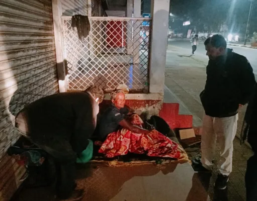 ठंड में बाहर रहने वालों को लगातार शेल्टर होम में भेज रहा निगम
