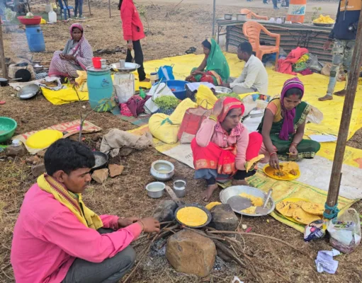 तामिया एडवेंचर में पर्यटकों को भा रहा है मक्के की रोटी और टमाटर की चटनी का स्वाद