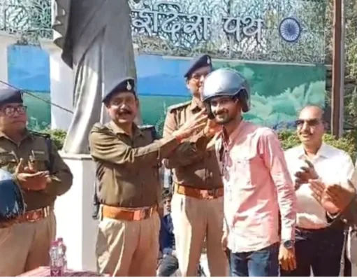 मध्य प्रदेश ऑटोमोबाइल कर्मचारी कल्याण संगठन ने बांटे 101 निशुल्क हेलमेट