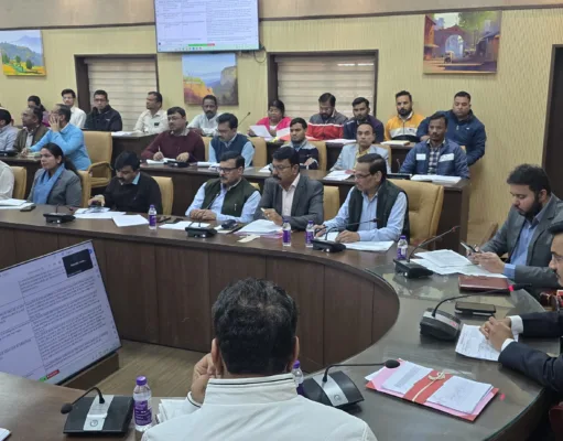 कलेक्टर ने दिए समय पर पेंशन प्रकरण भेजने के निर्देश