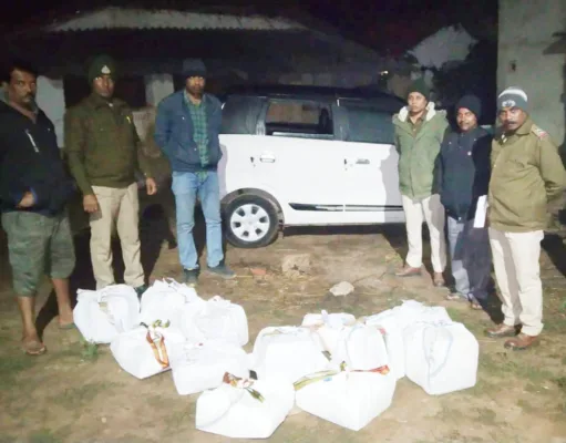 अंधेरा का फायदा उठाकर भाग गया शराब तस्कर ,कार से 12 पेटी अंग्रेजी शराब जप्त
