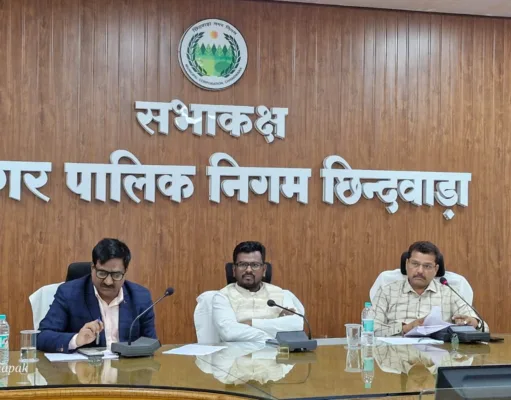 महापौर और निगमायुक्त ने ली समीक्षा बैठक
